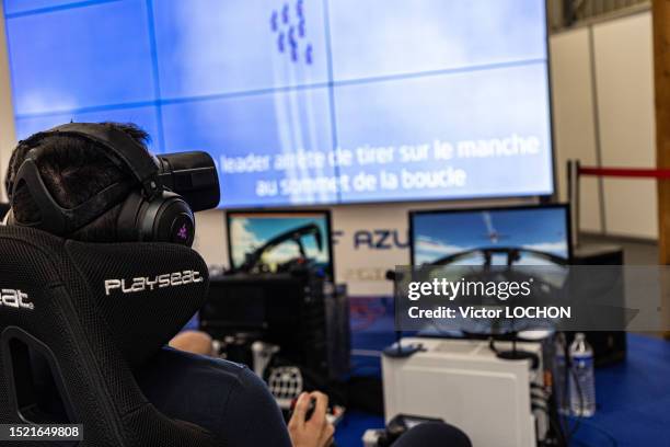 Simulateur d'avion de chasse en réalité virtuelle lors du 54e Salon International de l'Aéronautique et de l'Espace le 25 juin 2023 au Bourget.