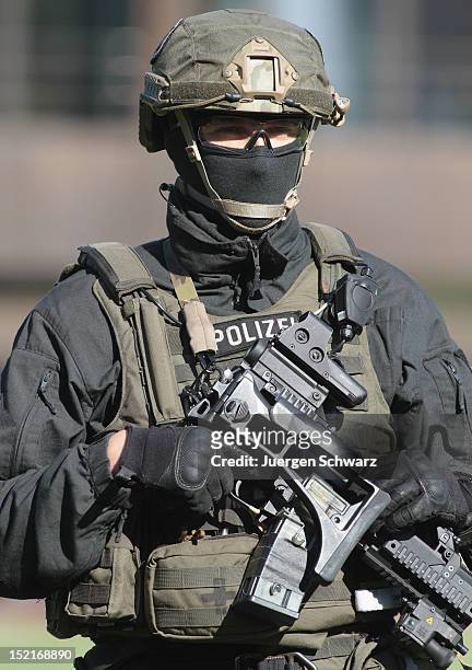 Member of the GSG 9 anti-terrorism unit of the German Federal Police poses after a demonstration at a media event on September 14, 2012 in Bonn,...