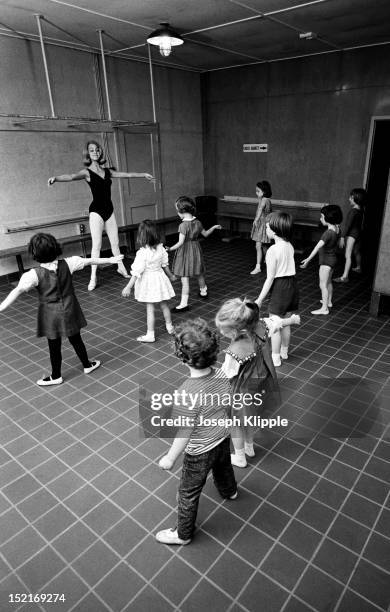 American dancer and dance instructor, and future actress, Goldie Hawn leads a class of young dance students, Washington DC, May 6, 1964.