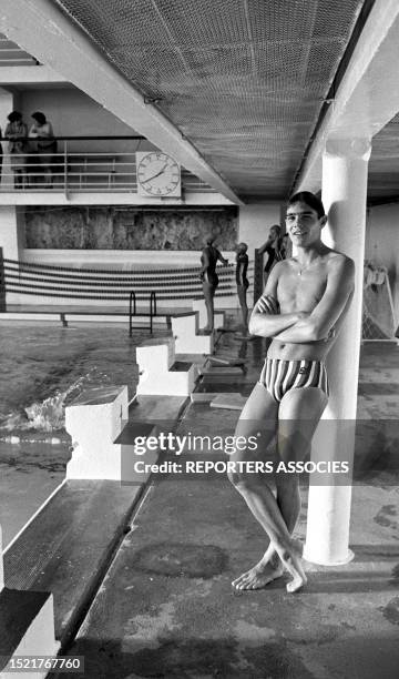 Le nageur français Alain Mosconi lors d'une séance d'entraînement à Paris le 29 octobre 1966