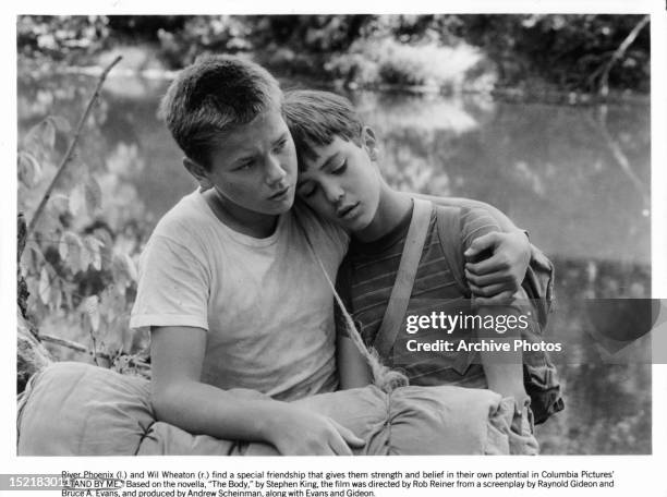 River Phoenix comforts Wil Wheaton in a scene from the film 'Stand By Me', 1986.