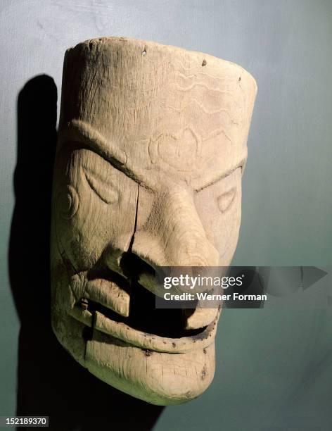 Death mask, Death masks were placed over the face of a deceased shaman to prevent the spirit returning to re animate the corpse prior to burial. USA...