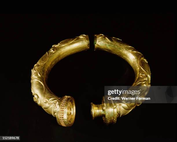 Torque Roman Accessory Torque (Jewelry) Photos and Premium High Res Pictures - Getty Images
