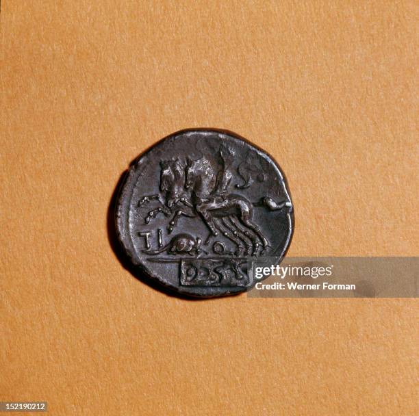 Coin issued to commemorate the social war, The chariot represents the thanksgiving to the Gods for the end of the revolt. Italy. Roman.