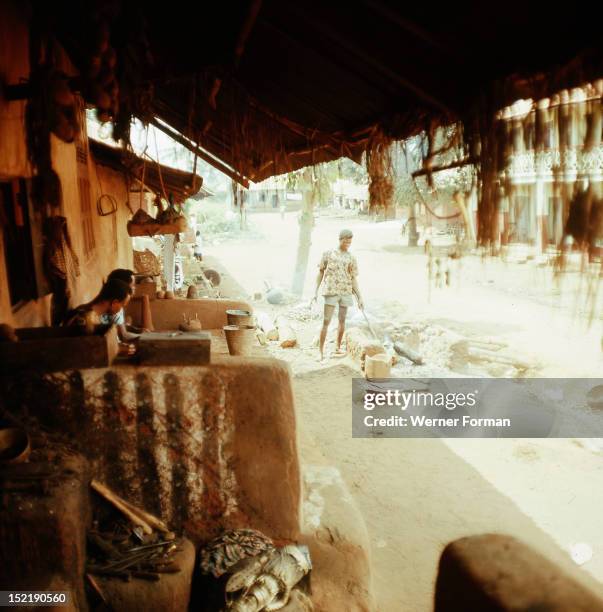 The street of the brass casters in Benin City, Casters belong to one of several hereditary craft guilds that serve the Oba and his court. Nigeria....