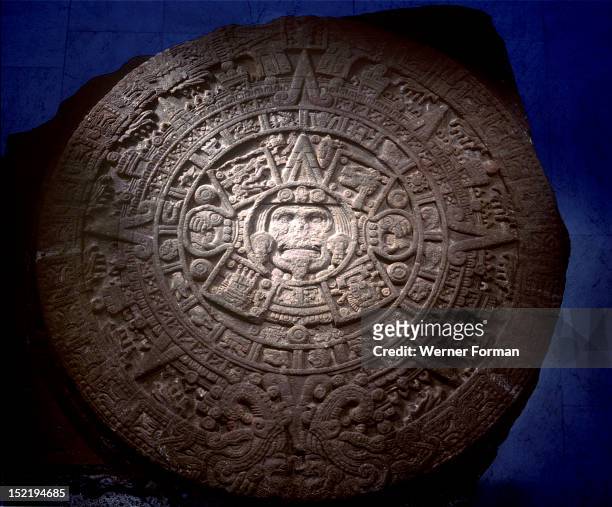 Calendar stone, At the centre is the mask of Tonatiuh. Surrounding this is a group of symbols depicting the earthquake which will end the world....