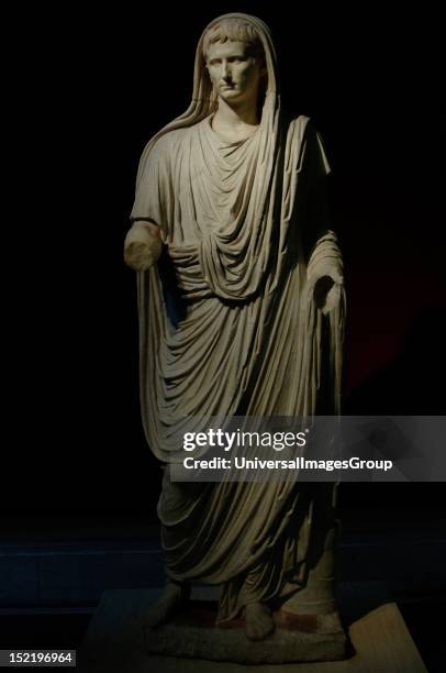 Augustus as Pontifex Maximus, First emperor of the Roman Empire, Greek and italic marble statue, Found in the Via Labicana, Late 1st century B.C,...