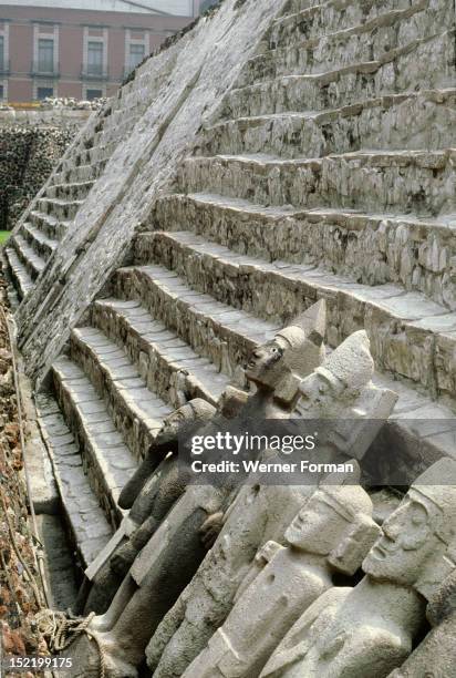 Aztec Column Statue Stone Statue Of The Aztecs Photos and Premium High Res Pictures - Getty ...