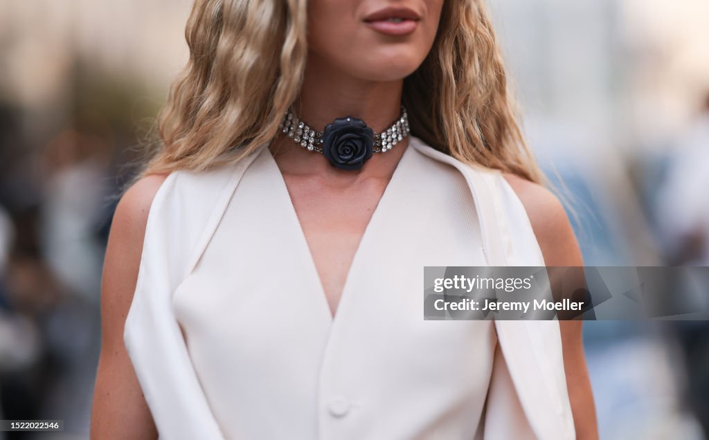 Street Style - Paris Fashion Week - Haute Couture Fall/Winter 2023/2024 - Day Four