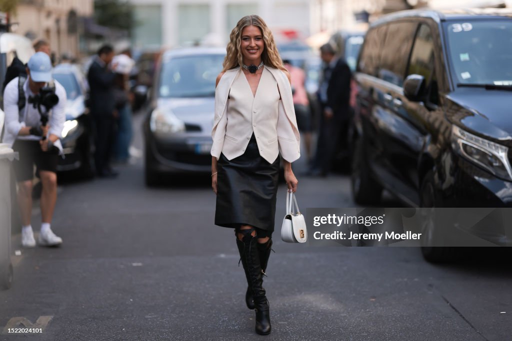Street Style - Paris Fashion Week - Haute Couture Fall/Winter 2023/2024 - Day Four