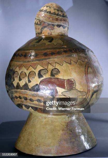 327 Nazca Pottery Stock Photos, High-Res Pictures, and Images - Getty ...