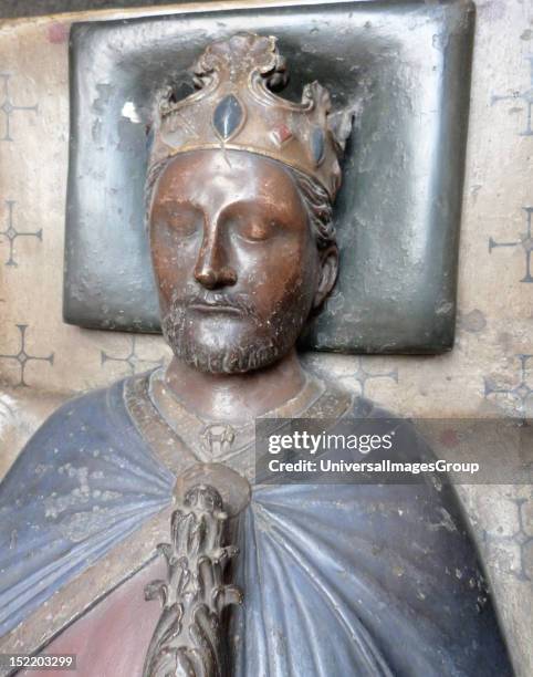 Plaster cast . Tomb effigy, in gilt bronze of Henry III of England in the Confessors Chapel, Westminster Abbey, by William Torel, about 1292.