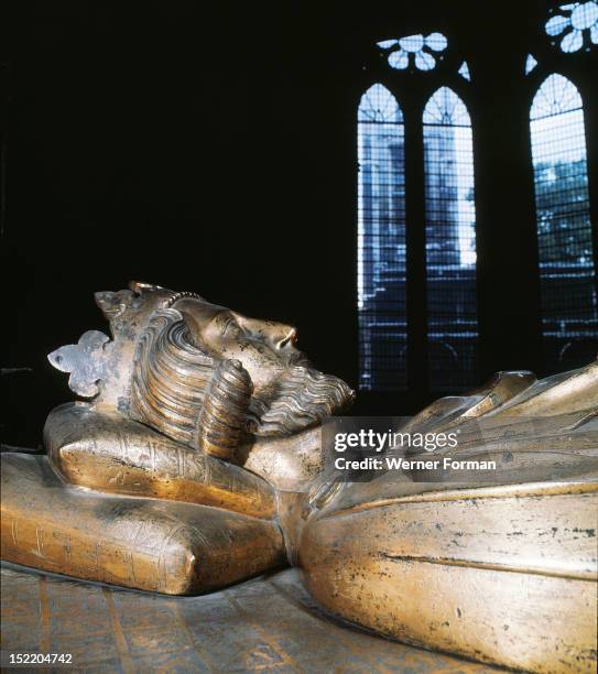 Westminster Abbey, Tomb of Henry III, commissioned by his son Edward I in about 1291. The gilt bronze effigy by William Torel is set on a high plinth...