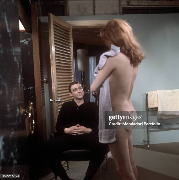 Smiley Sean Connery looks at Luciana Paluzzi's wonderful figure during a break in the shooting of the bathtub scene from "Thunderball" by Terence...