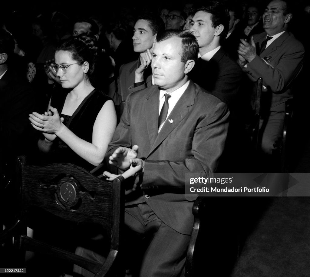Yuri Gagarin and his wife are applauding