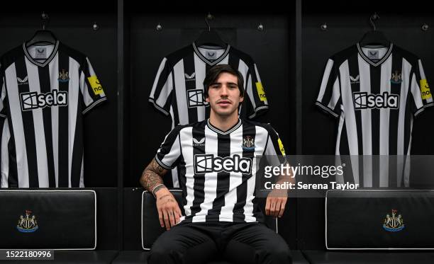 Newcastle United new signing Sandro Tonali poses for photographs in the dressing room at St. James' Park on July 06, 2023 in Newcastle upon Tyne,...