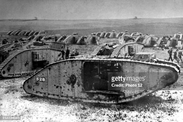 France World War I, A tank fleet behind the British front .
