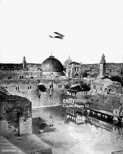 Palestine World War I, English plane flying over the Omar mosque in Jerusalem after its liberation.