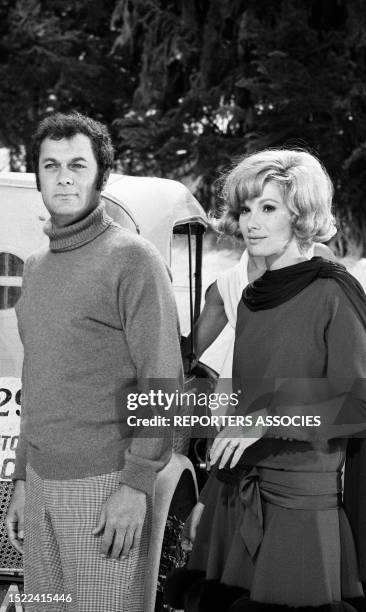 Les acteurs Tony Curtis et Susan Hampshire sur le tournage du film "Gonflés à bloc" en mai 1968.