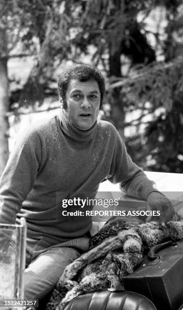 Portrait de Tony Curtis sur le tournage du film "Gonflés à bloc" en mai 1968.