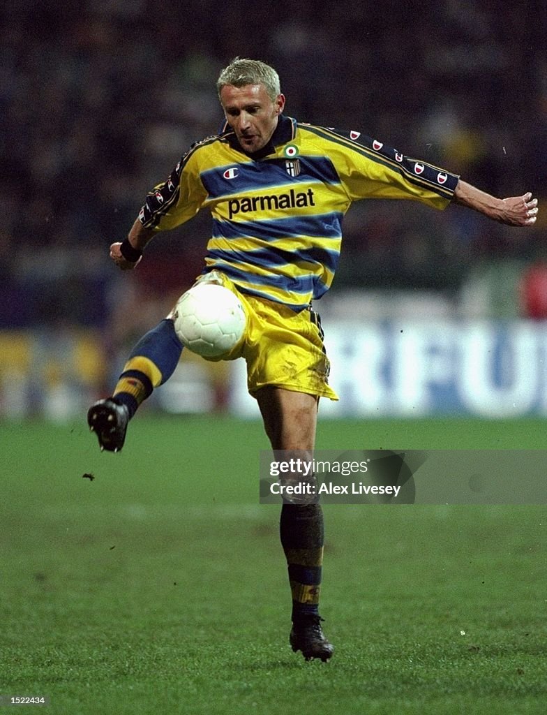 Stanic Mario Stanic of Parma in action during the UEFA Cup fourth round ...