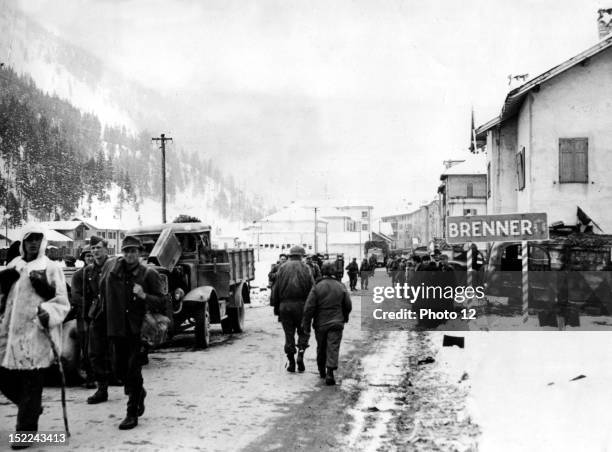 5th and 7th US, Armies linkup in Brenner Pass , German troops on their way to a US, prisoner of war camp .