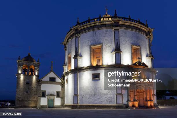 round church mosteiro da serra do pilar by night, vila nova de gaia, porto, portugal - abadia mosteiro fotografías e imágenes de stock