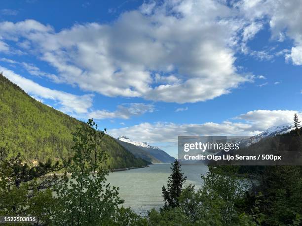 scenic view of mountains against sky,skagway,alaska,united states,usa - skagway foto e immagini stock