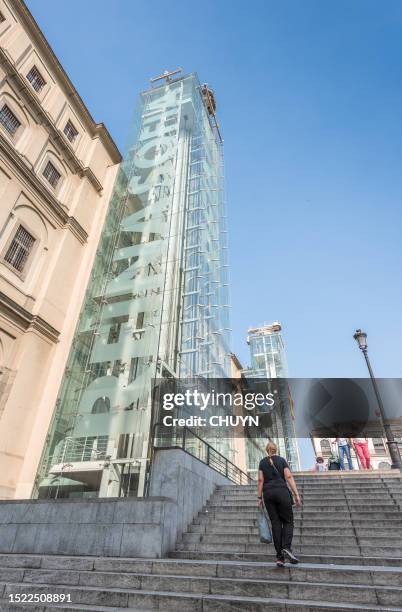 museo nacional centro de arte reina sofía - the elevator gallery stock pictures, royalty-free photos & images