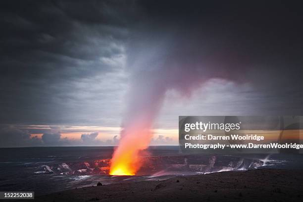 halemaumau crater - hawaii volcanoes national park bildbanksfoton och bilder
