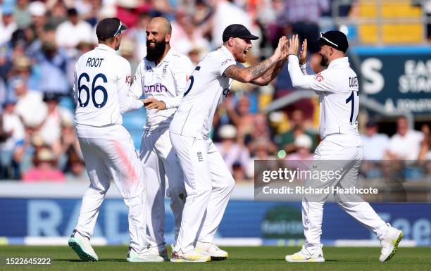 Moeen Ali of England celebrates with Joe Root, captain Ben Stokes and Ben Duckett after dismissing Steve Smith of Australia during Day Two of the LV=...