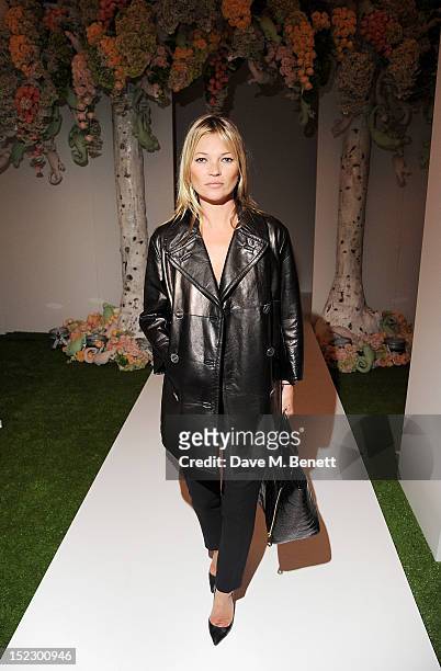 skarp alkove Henfald 478 Kate Moss Leather Jacket Photos and Premium High Res Pictures - Getty  Images