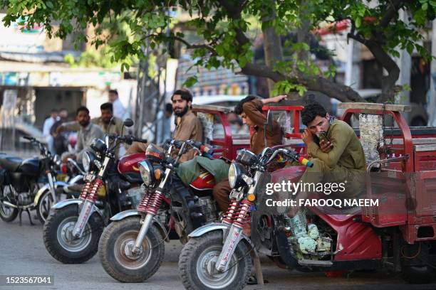 Pakistan Razi Ricksha 2,032 Pakistani Rickshaw Stock Photos, High-Res Pictures, and Images ...