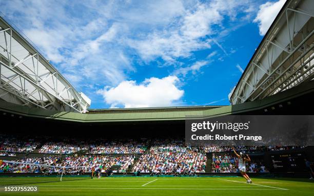 General View of centre court during the quarter-final between Iga Swiatek of Poland and Elina Svitolina of Ukraine during Day Nine of The...