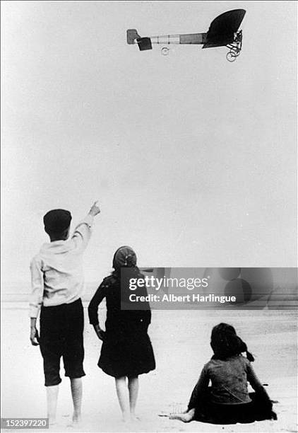 First crossing of English Channel by the French airman Louis Blériot , 25th July 1909.