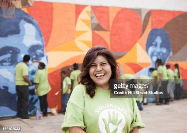 volunteers painting wall - day of the dead in los angeles stockfoto's en -beelden