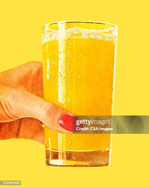 ilustraciones, imágenes clip art, dibujos animados e iconos de stock de mano de mujer sosteniendo vaso de jugo de naranja - sediento