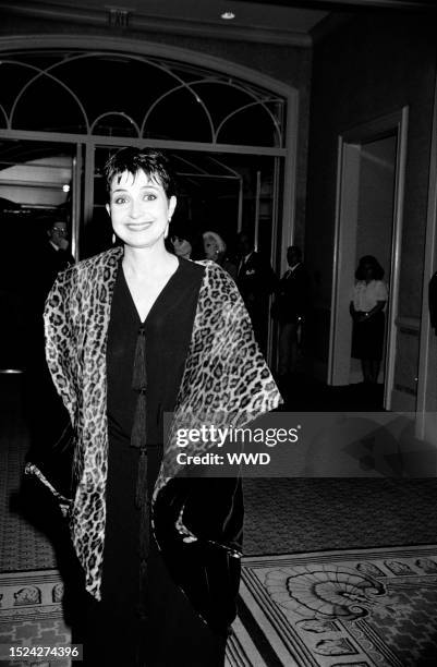 Annie Potts 90s Photos and Premium High Res Pictures - Getty Images