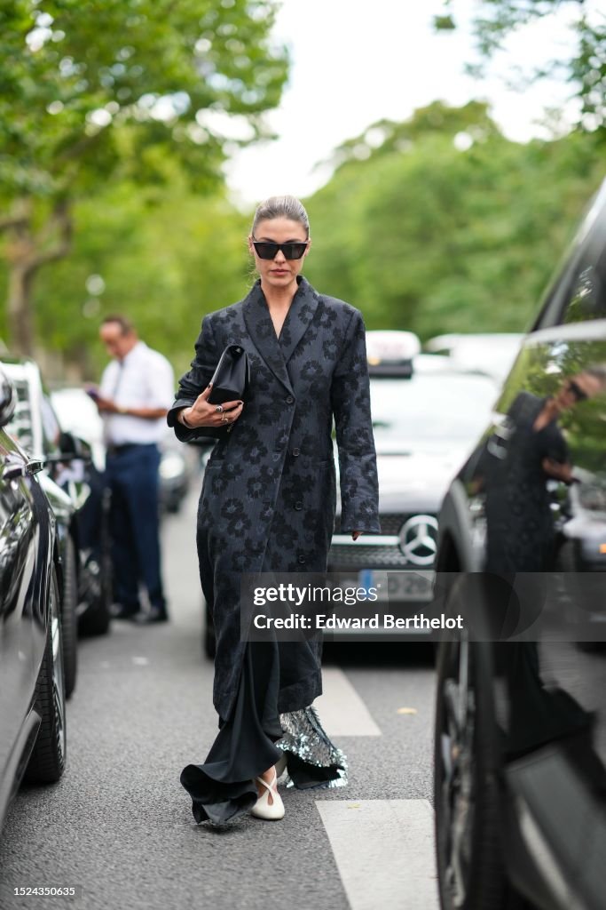 Street Style - Paris Fashion Week - Haute Couture Fall/Winter 2023/2024 - Day Two