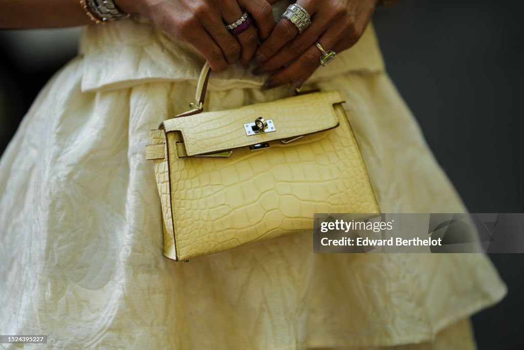 Street Style - Paris Fashion Week - Haute Couture Fall/Winter 2023/2024 - Day Four