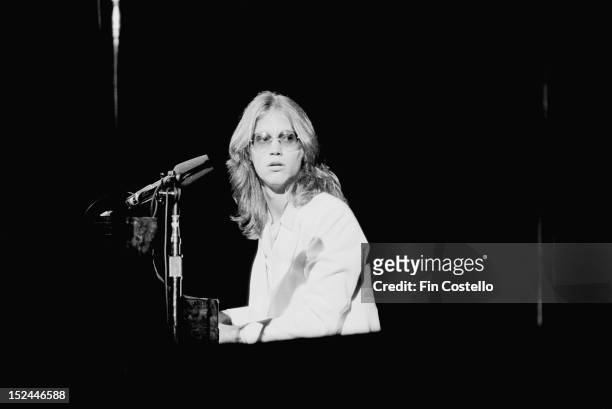1st MAY: Gerry Beckley from English-American folk group America performs live on stage in New Haven, Connecticut, USA in May 1975.