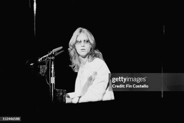 Gerry Beckley Photos and Premium High Res Pictures - Getty Images