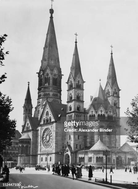 The Kaiser Wilhelm Memorial Church in Berlin, Germany, circa 1920. Built in the 1890s, it was damaged in a bombing raid in 1943 and rebuilt in...