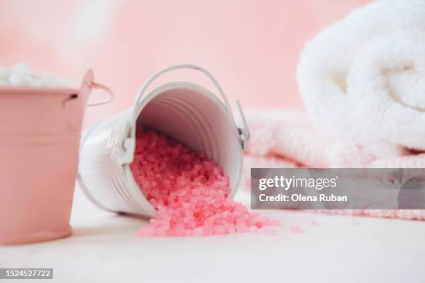 toy buckets with bath salt near folded towels. - bath salt ストックフォトと画像