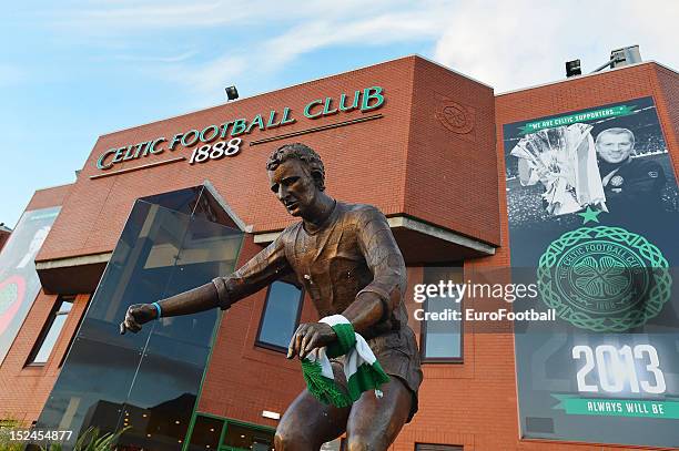 The statue to Celtic FC Legend Jimmy Johnstone at Celtic Park ahead of the UEFA Champions League group stage match between Celtic FC and SL Benfica...