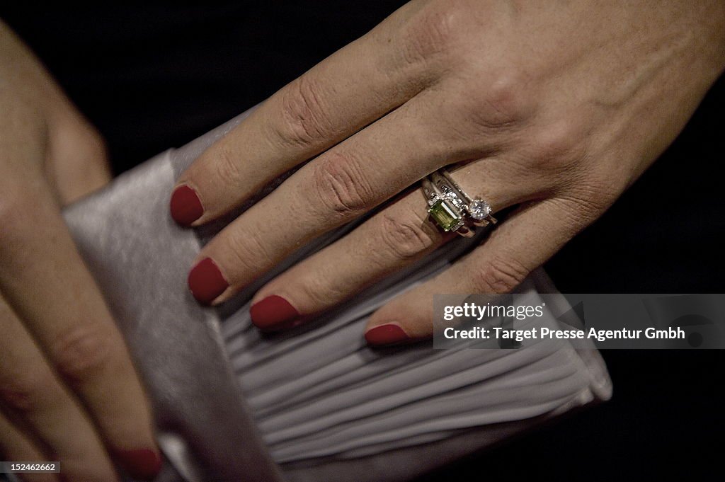 "Red Roses For Julia Roberts" At Madame Tussauds