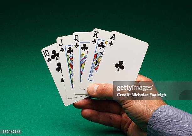 hand holding five playing cards - rey de trébol fotografías e imágenes de stock