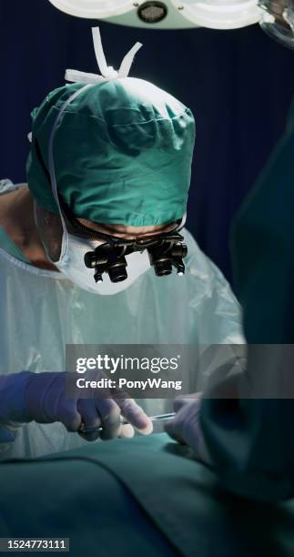 surgeons in hospital operating room - neurosurgery stock pictures, royalty-free photos & images