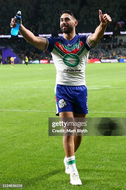 Shaun Johnson of the Warriors thanks the crowd after winning the round 19 NRL match between Parramatta Eels and New Zealand Warriors at CommBank...