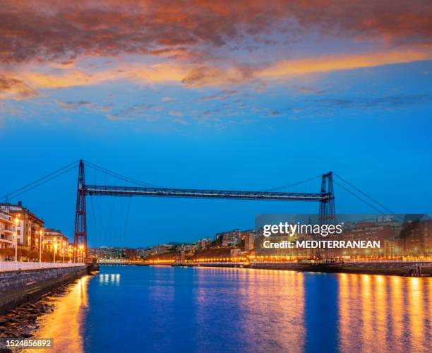 vizcaya hängebrücke sonnenuntergang von portugalete nach getxo auf der ria de bilbao - provinz biscaya stock-fotos und bilder